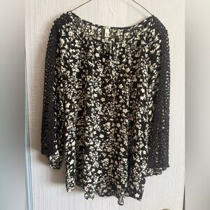 NY Collection Black & Ivory Floral Blouse with Crochet Lace Sleeves – Size M